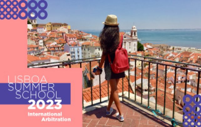 Aluna a contemplar Lisboa do Miradouro. NOVA Summer School on International Arbitration | 2023